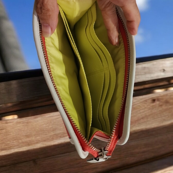 Coach Legacy Two Tone Leather Zippy Wallet Coral/Snow Like new and HTF - Picture 5 of 8